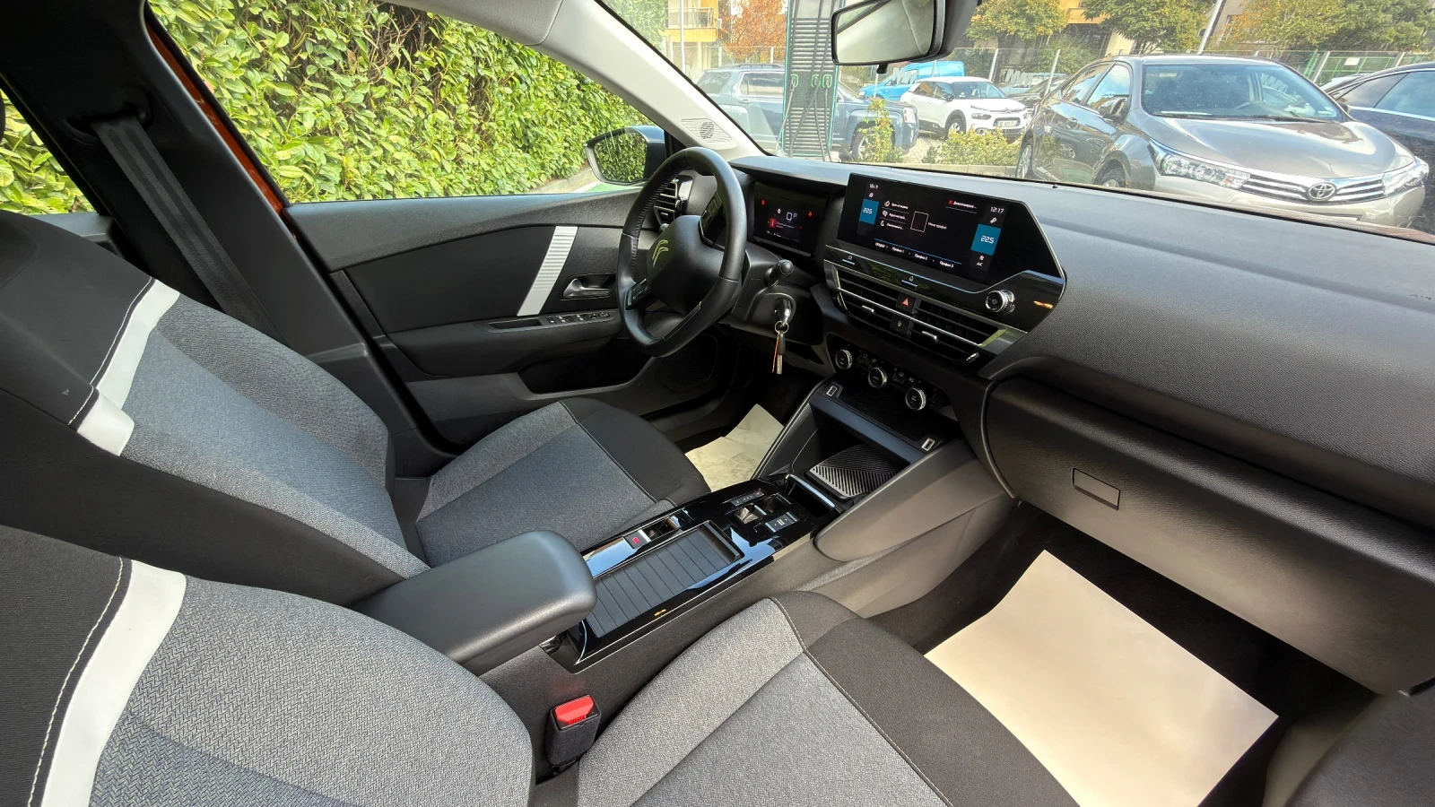 Citroen C4 1.2 EAT8 50  | Mobile.bg   9