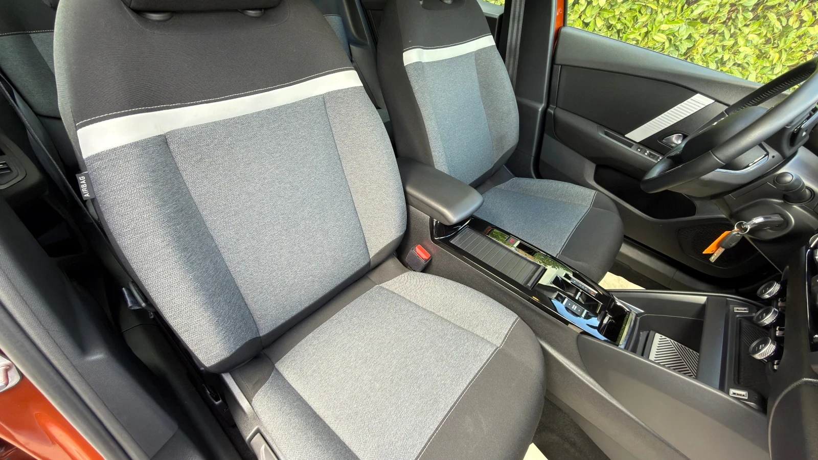 Citroen C4 1.2 EAT8 50  | Mobile.bg   10