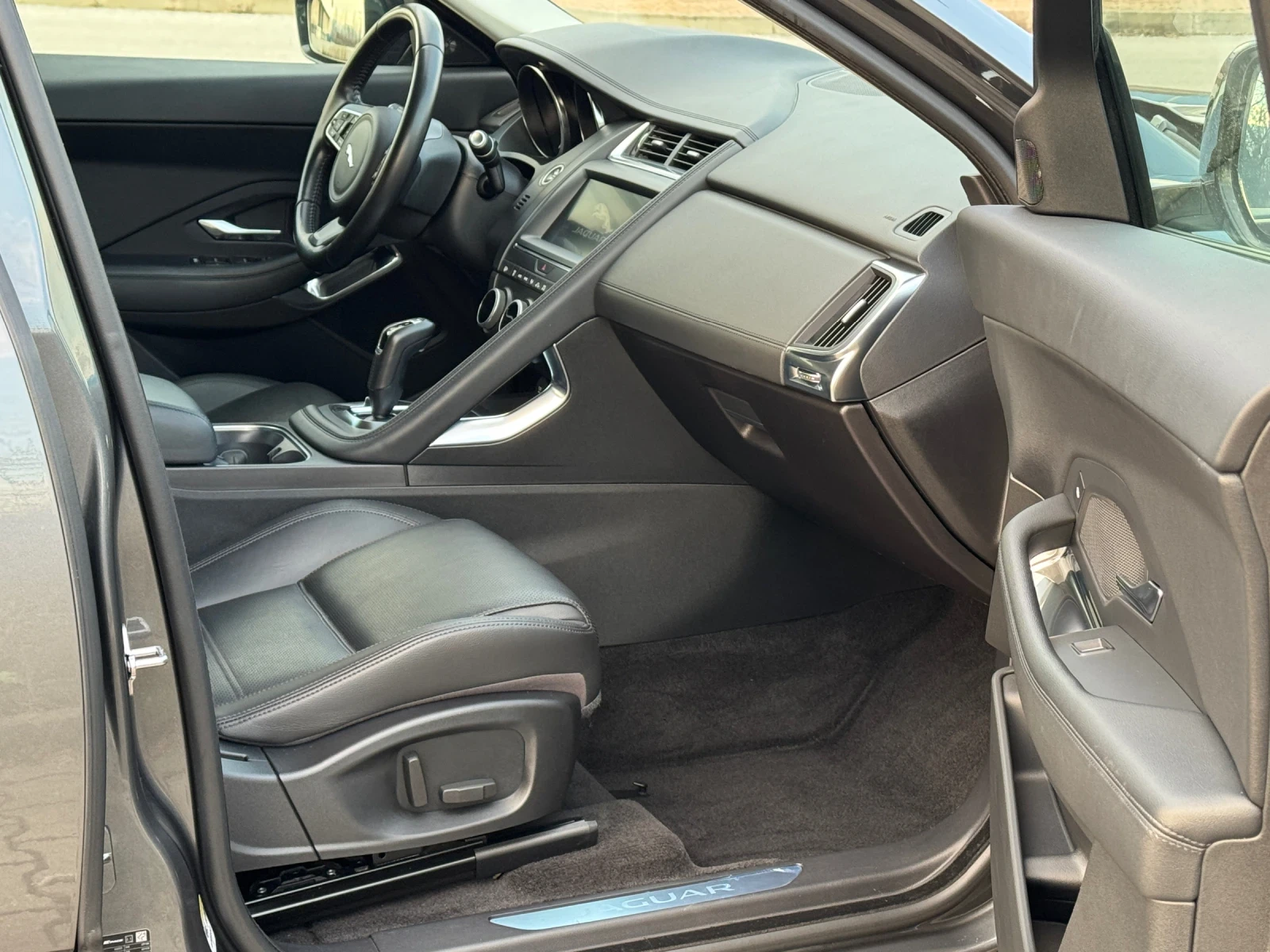 Jaguar E-pace S-2.0d-AWD-4X4-�������-9��-�������-KEYLESS-164X.KM | Mobile.bg � ����������� 14