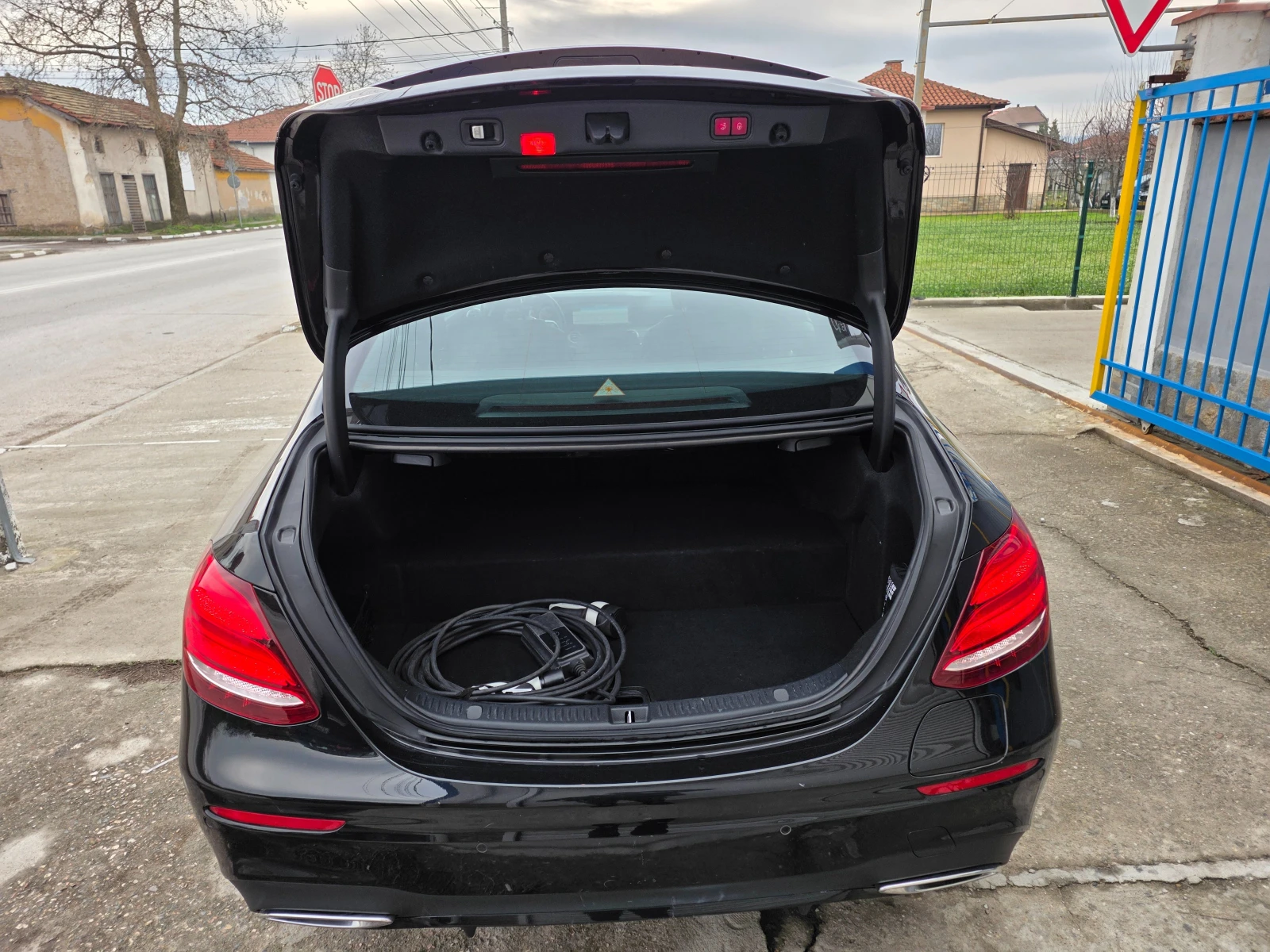 Mercedes-Benz E 300 E300DE AMG Plug in Hybrid - изображение 9