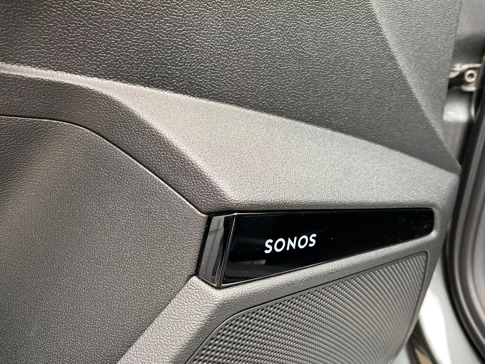 Audi Rs3 НОВ!2.5TFSI/400HP/Lim./QUATTRO/PANO/360/SONOS/167q, снимка 16 - Автомобили и джипове - 54207009