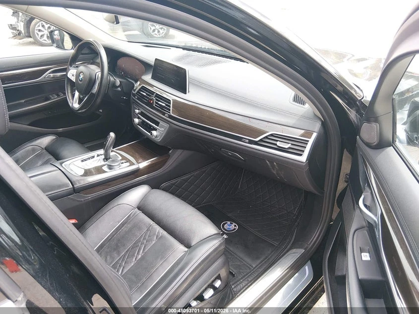 BMW 740 3.0l I xDrive, снимка 5 - Автомобили и джипове - 54859782