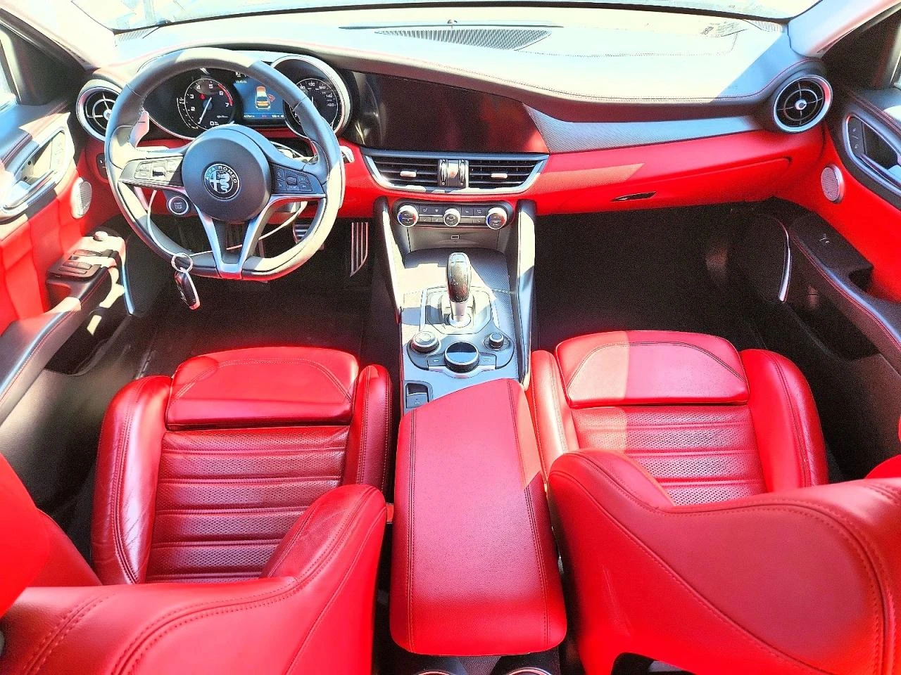 Alfa Romeo Giulia TI* ПОДГРЕВ* КАМЕРА* КОЖА* НАВИ* KEYLESS* , снимка 7 - Автомобили и джипове - 55588635