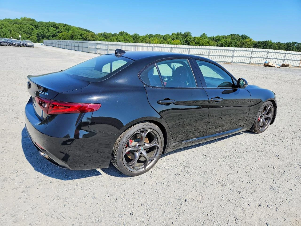 Alfa Romeo Giulia TI* ПОДГРЕВ* КАМЕРА* КОЖА* НАВИ* KEYLESS* , снимка 5 - Автомобили и джипове - 55588635