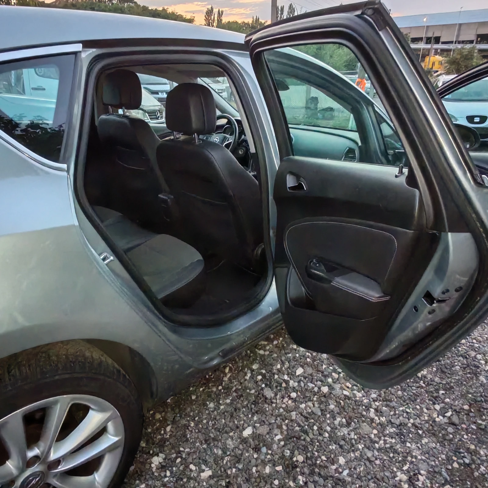 Opel Astra 1.7cdti, снимка 12 - Автомобили и джипове - 55795692