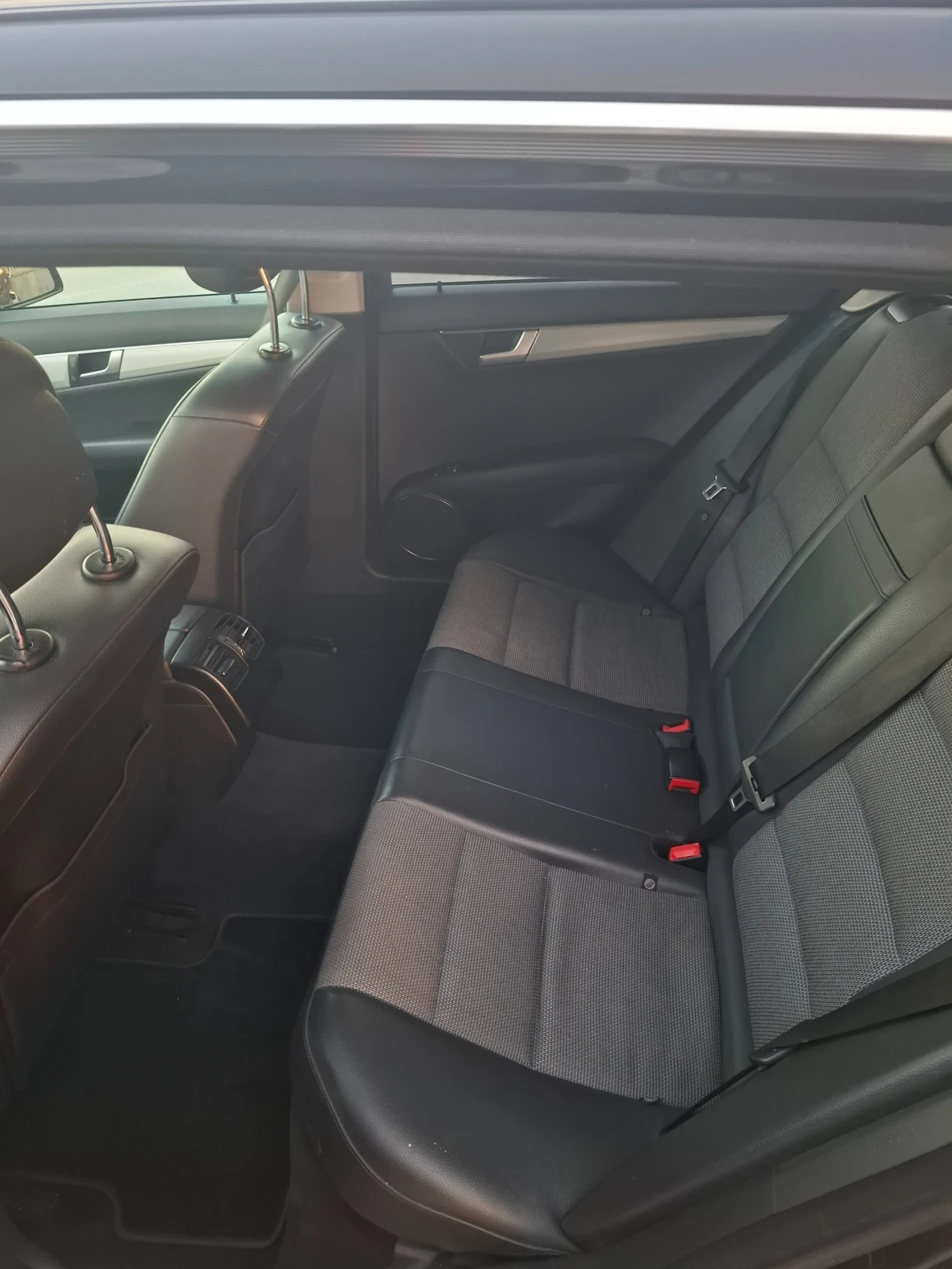 Mercedes-Benz C 220 Facelift , снимка 11 - Автомобили и джипове - 55966376
