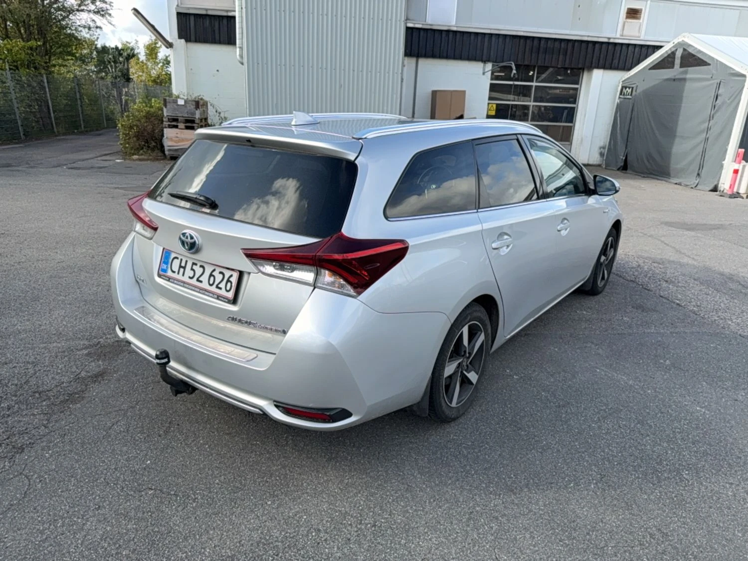 Toyota Auris Comfort 1.8 Хибрид, снимка 2 - Автомобили и джипове - 56280765