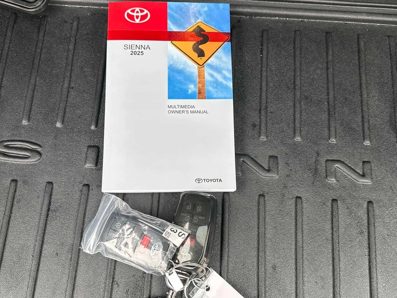 Toyota Sienna * AWD * CARFAX * ����� �� ����������� | Mobile.bg � ����������� 12