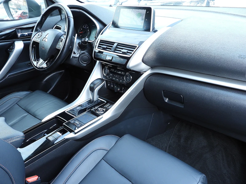 Mitsubishi Eclipse Cross 1.5ШВЕЙЦАРИЯ-ДИСТРОНИК/КОЖА/НАВИ/LANE ASSIST/4x4, снимка 14 - Автомобили и джипове - 53355976