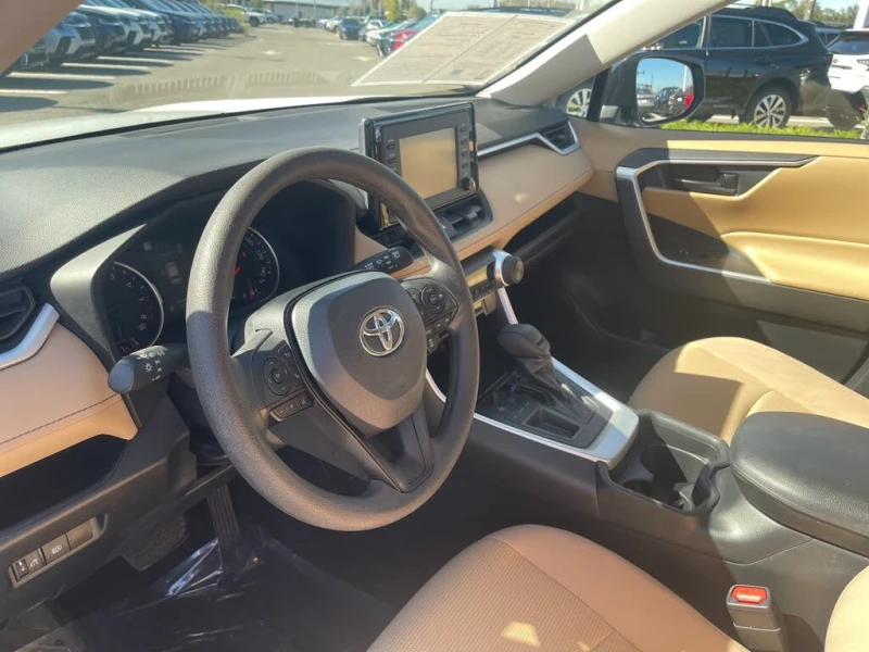 Toyota Rav4 !LE FWD!* АвтоКредит* Цена до БГ* , снимка 9 - Автомобили и джипове - 53479776