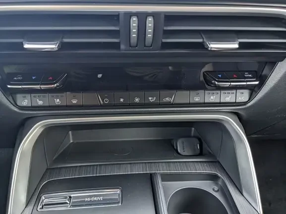 Mazda CX-60 PHEV AWD Takumi = NEW = Гаранция, снимка 11 - Автомобили и джипове - 54042062