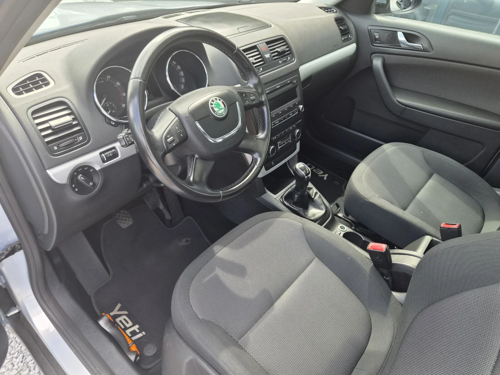 Skoda Yeti 1.2TSI, снимка 8 - Автомобили и джипове - 54030732