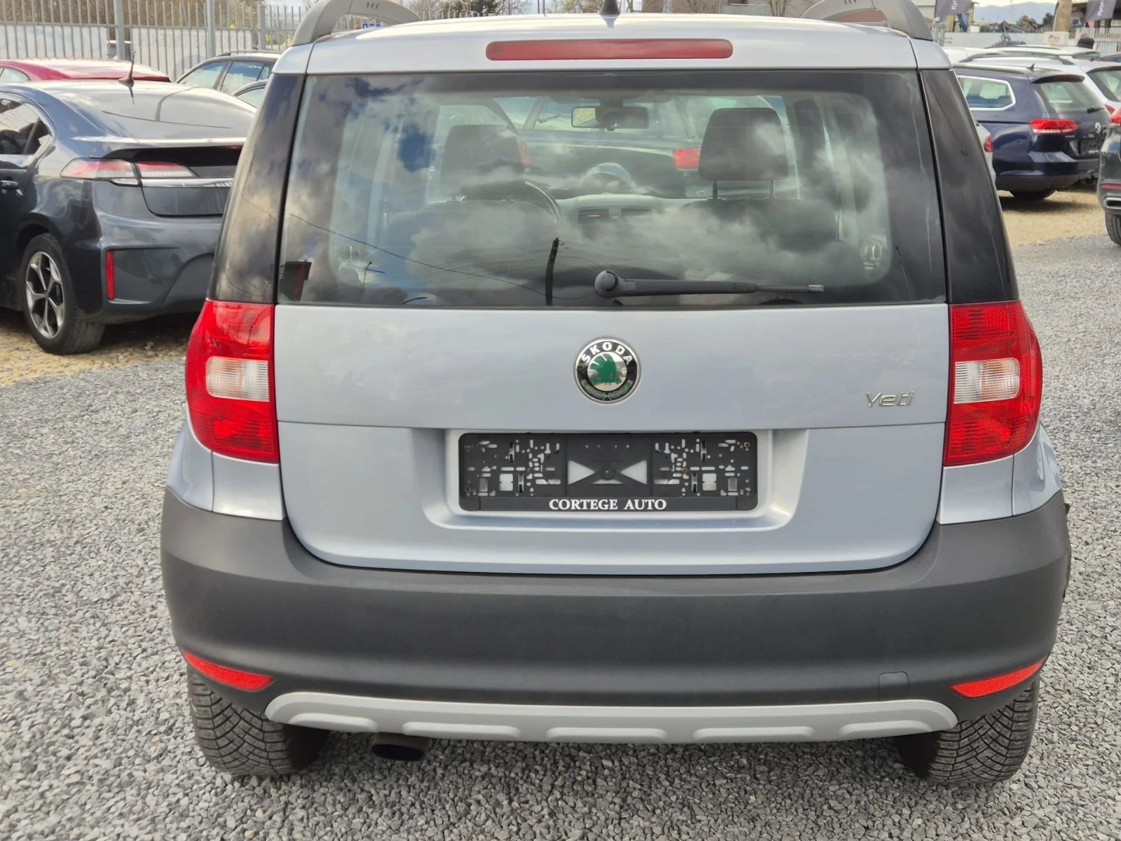 Skoda Yeti 1.2TSI, снимка 6 - Автомобили и джипове - 54030732