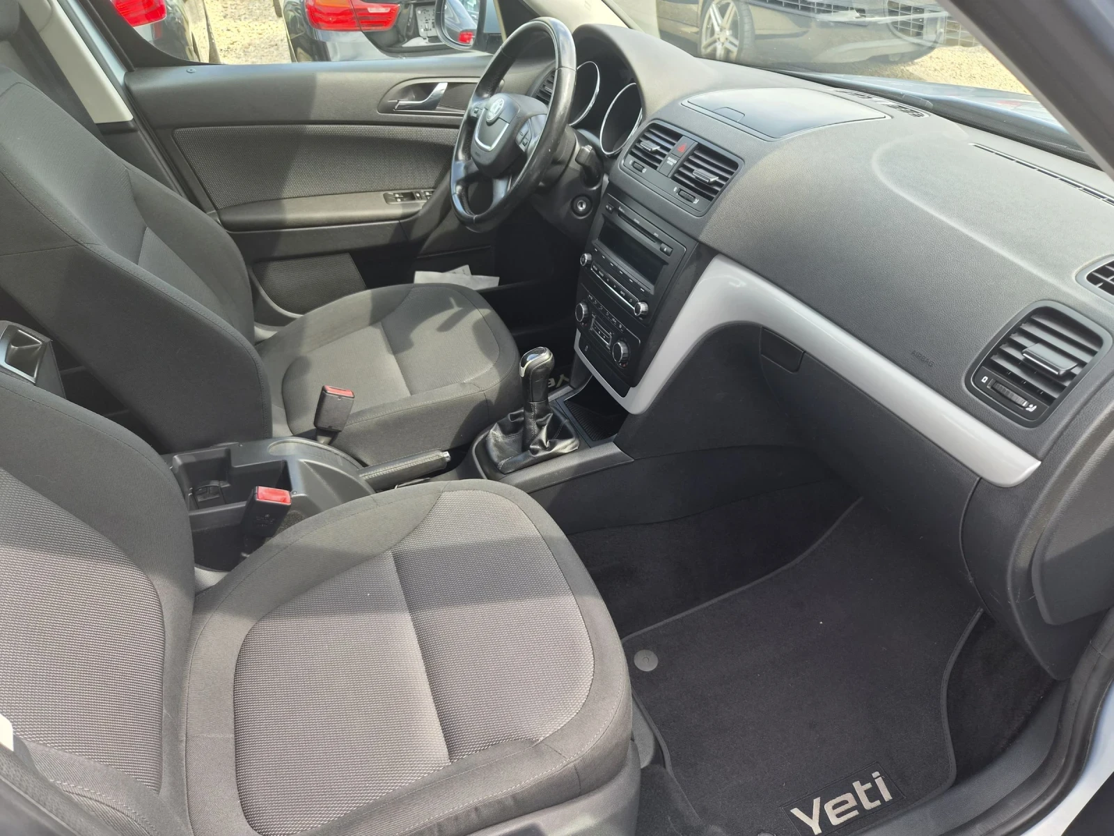 Skoda Yeti 1.2TSI, снимка 10 - Автомобили и джипове - 54030732