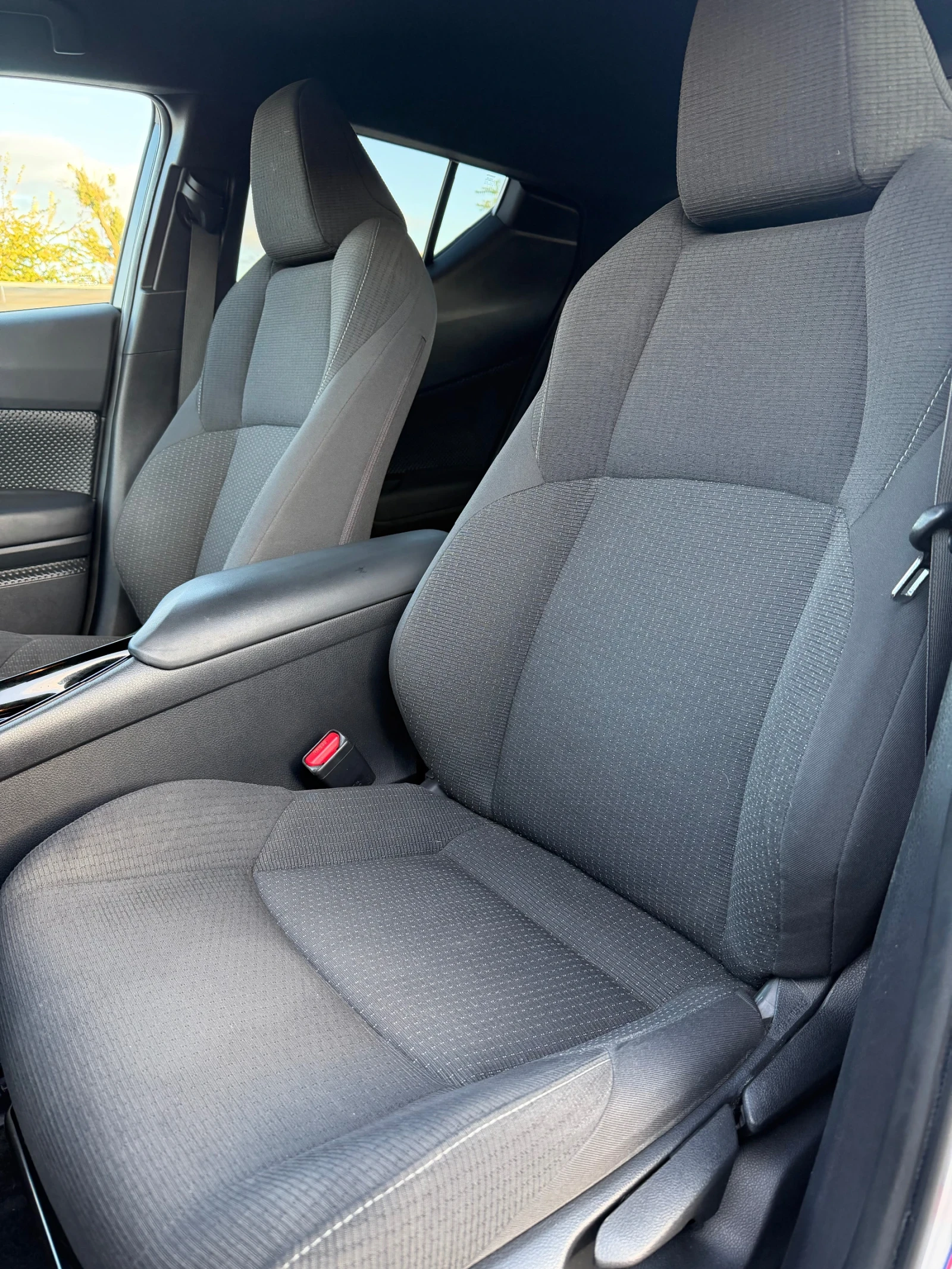 Toyota C-HR 1.8 Hybrid 122�.�. | Mobile.bg � ����������� 12