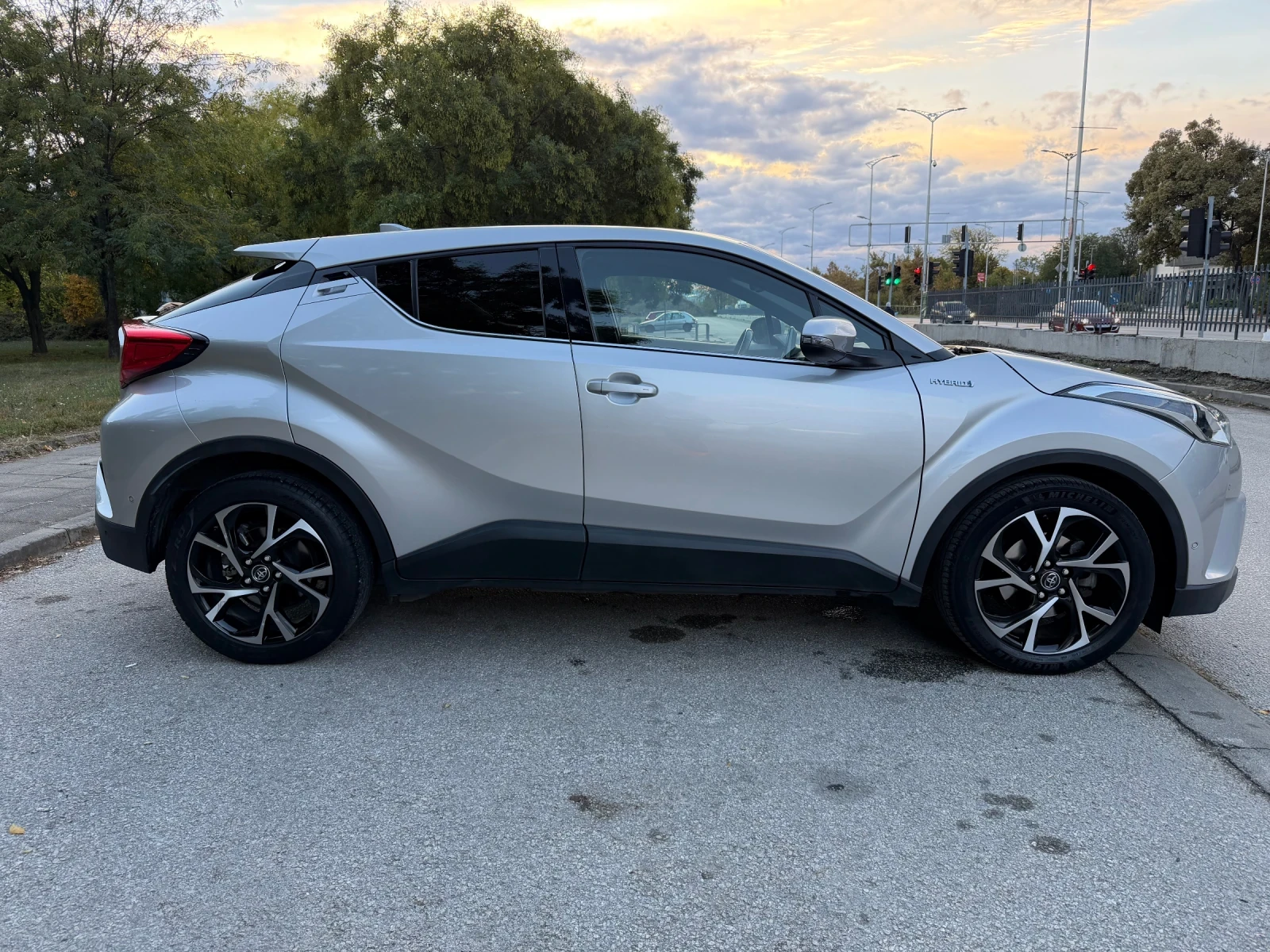 Toyota C-HR 1.8 Hybrid 122�.�. | Mobile.bg � ����������� 4