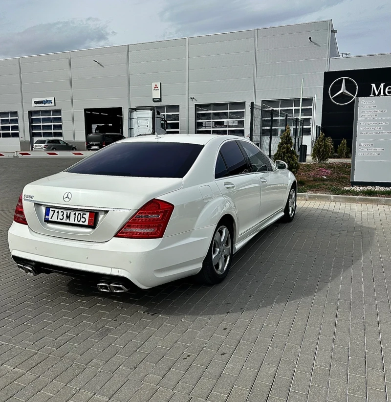 Mercedes-Benz S 500 S500//AMG БЯЛА ПЕРЛА!СЕРВИЗНА ИСТОРИЯ, снимка 3 - Автомобили и джипове - 49599259