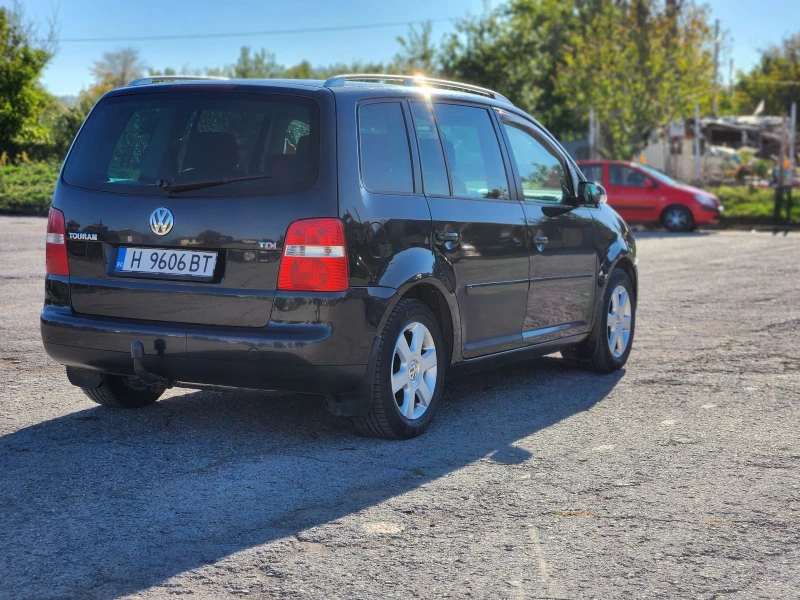 VW Touran 2.0 TDI, снимка 3 - Автомобили и джипове - 52958695