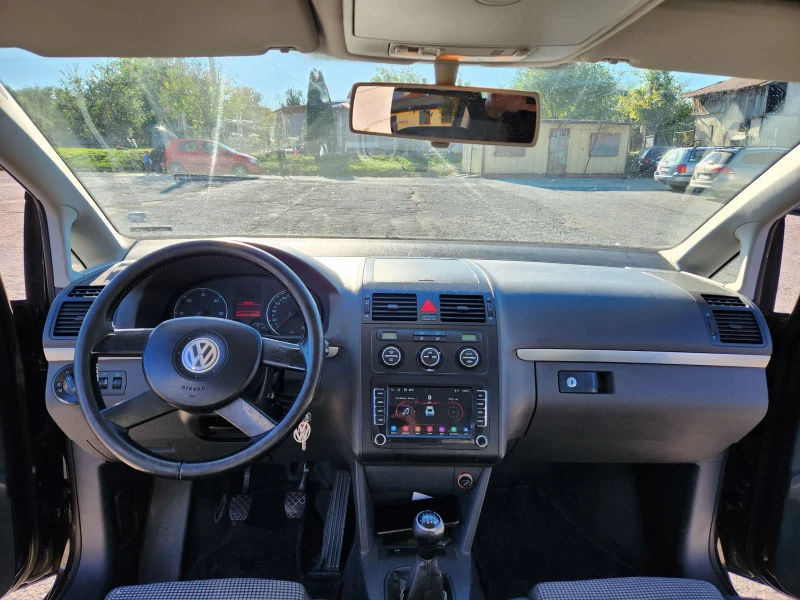 VW Touran 2.0 TDI, снимка 10 - Автомобили и джипове - 52958695