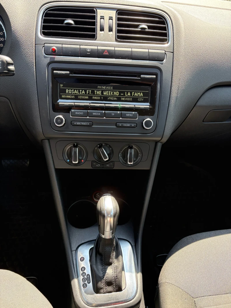 VW Polo 1.4 MPI DSG, снимка 15 - Автомобили и джипове - 52770705