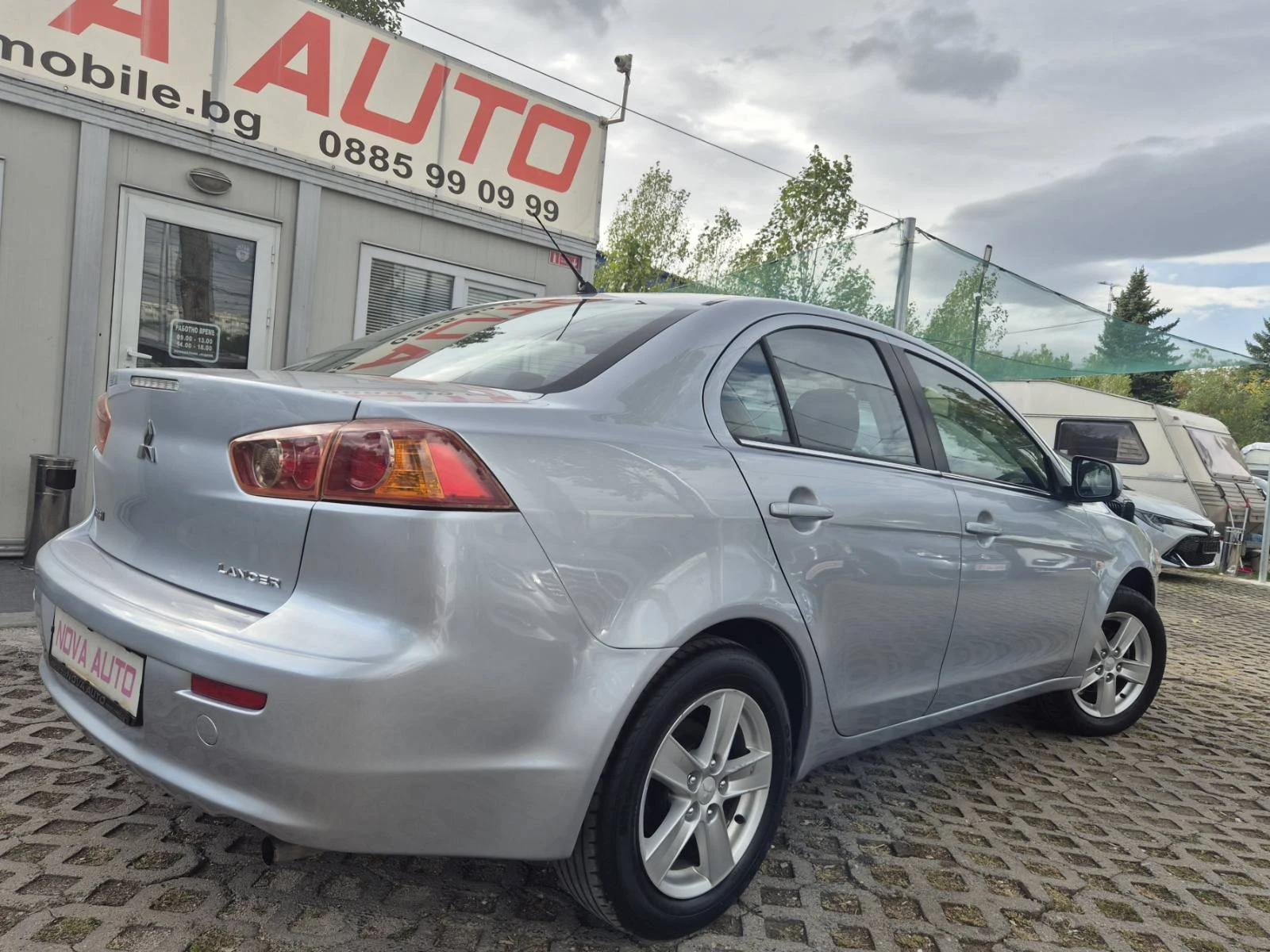 Mitsubishi Lancer 1.5i-109кс - изображение 4