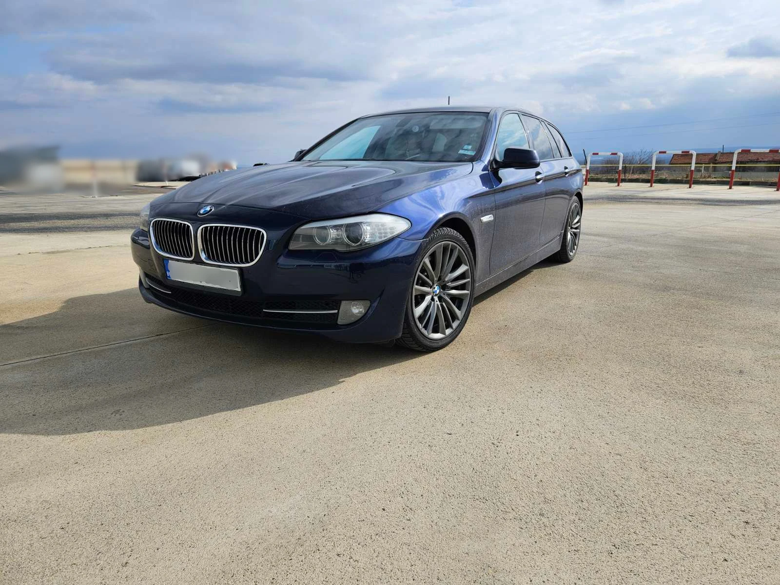 BMW 525 3.0D Touring - изображение 2