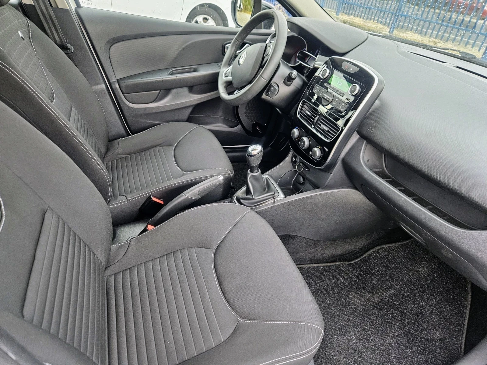 Renault Clio 1.2i 61090км - изображение 7