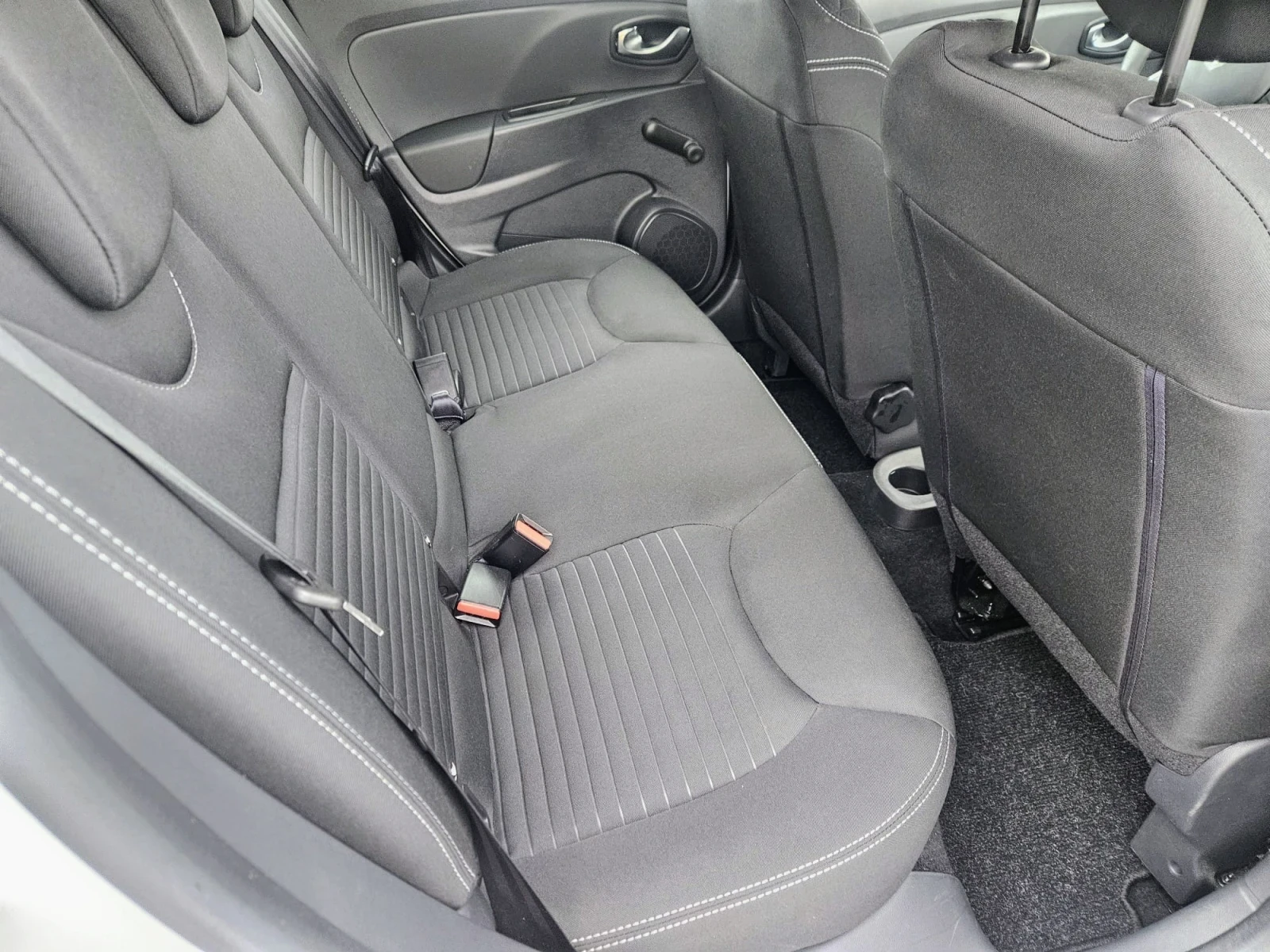 Renault Clio 1.2i 61090км - изображение 8