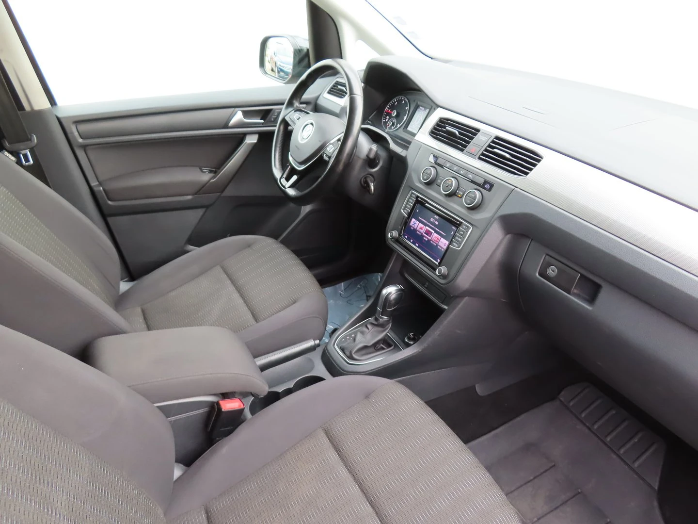 VW Caddy Last Edition TDI BMT 5 места - изображение 6