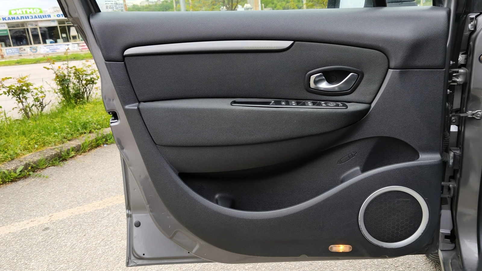 Renault Scenic 1.5DCi , снимка 14 - Автомобили и джипове - 54388321
