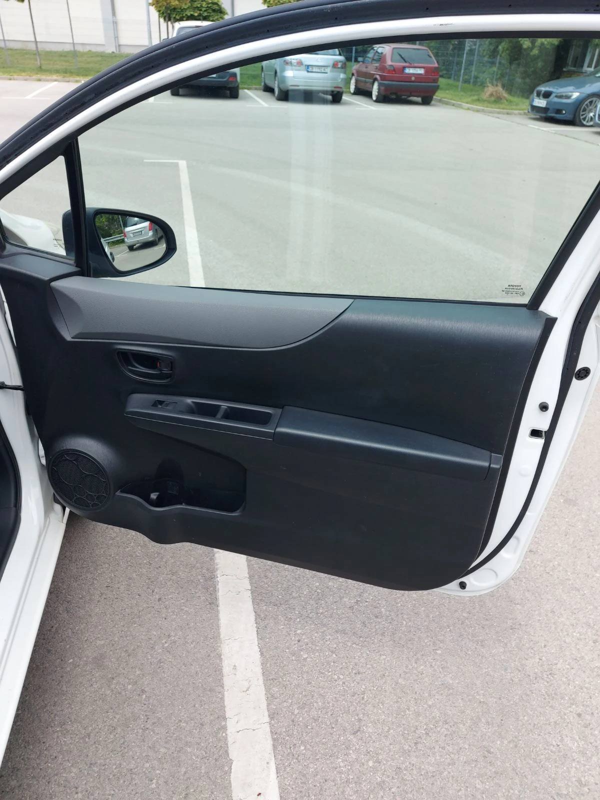 Toyota Yaris, снимка 12 - Автомобили и джипове - 54610565