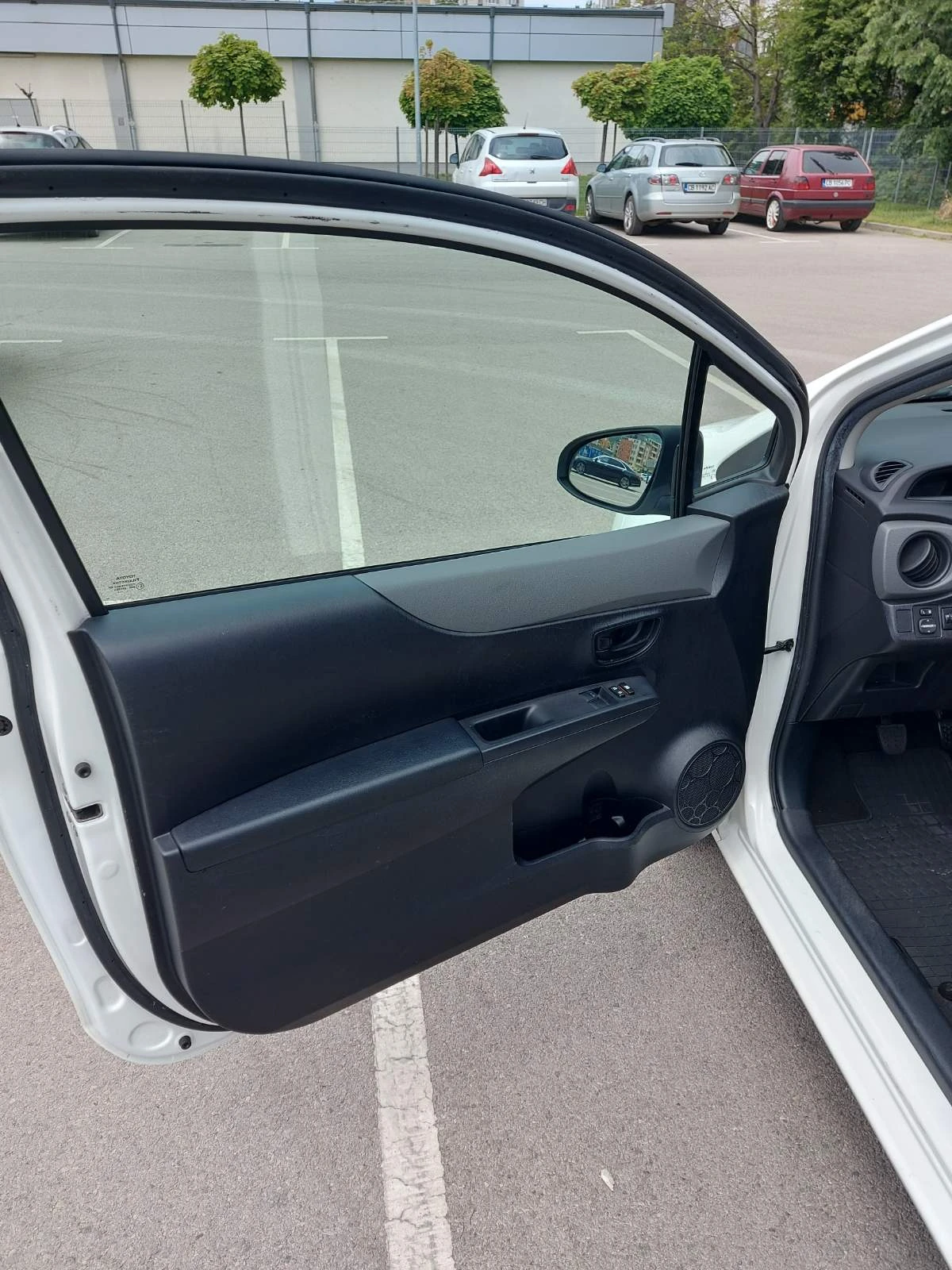 Toyota Yaris, снимка 10 - Автомобили и джипове - 54610565