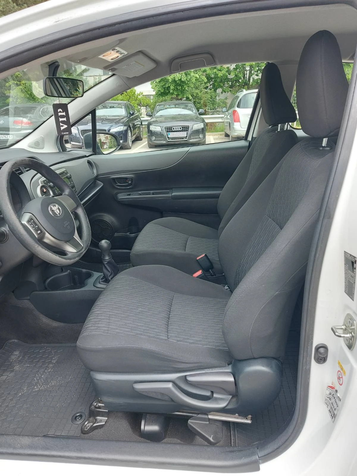 Toyota Yaris, снимка 11 - Автомобили и джипове - 54610565