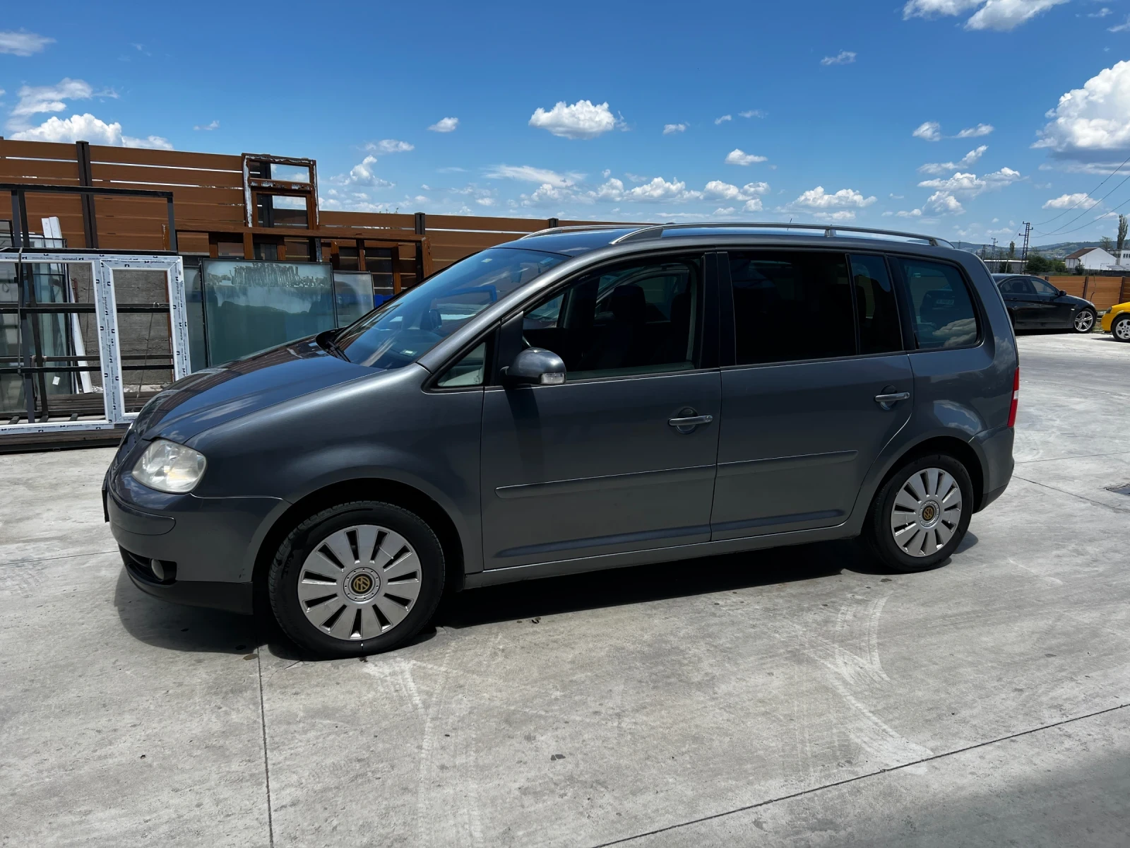 VW Touran, снимка 6 - Автомобили и джипове - 54810966