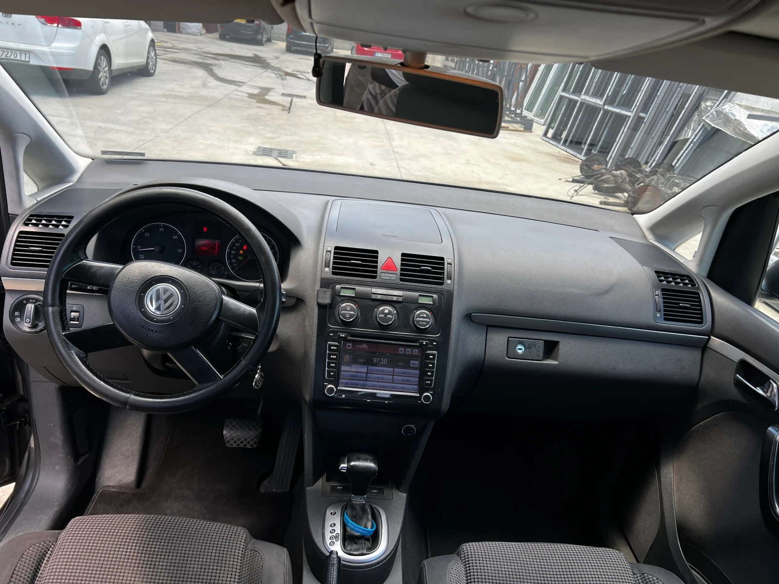 VW Touran, снимка 8 - Автомобили и джипове - 54810966