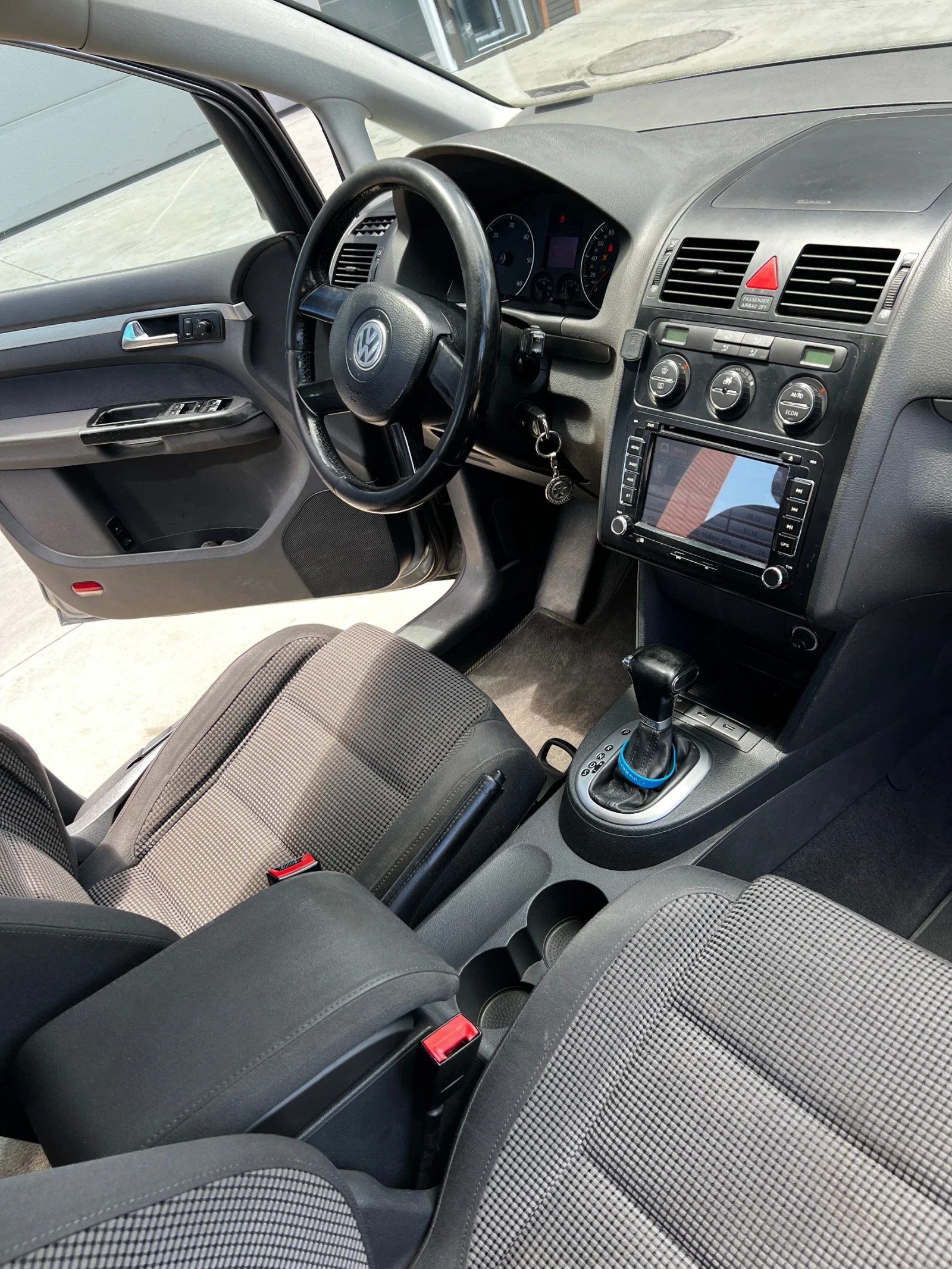 VW Touran, снимка 14 - Автомобили и джипове - 54810966
