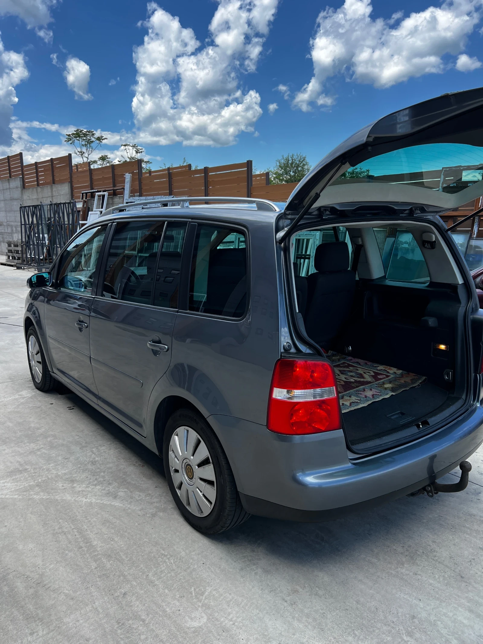 VW Touran, снимка 16 - Автомобили и джипове - 54810966