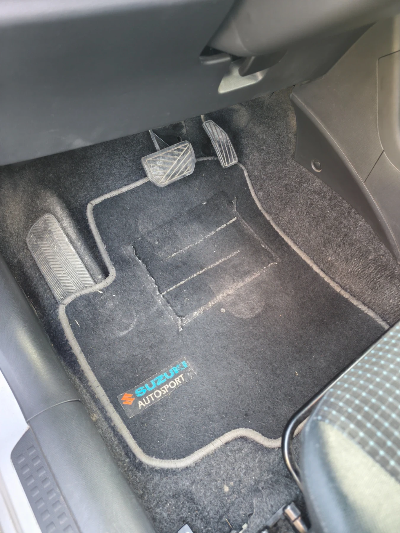 Suzuki Swift 1.3i, снимка 10 - Автомобили и джипове - 55249271