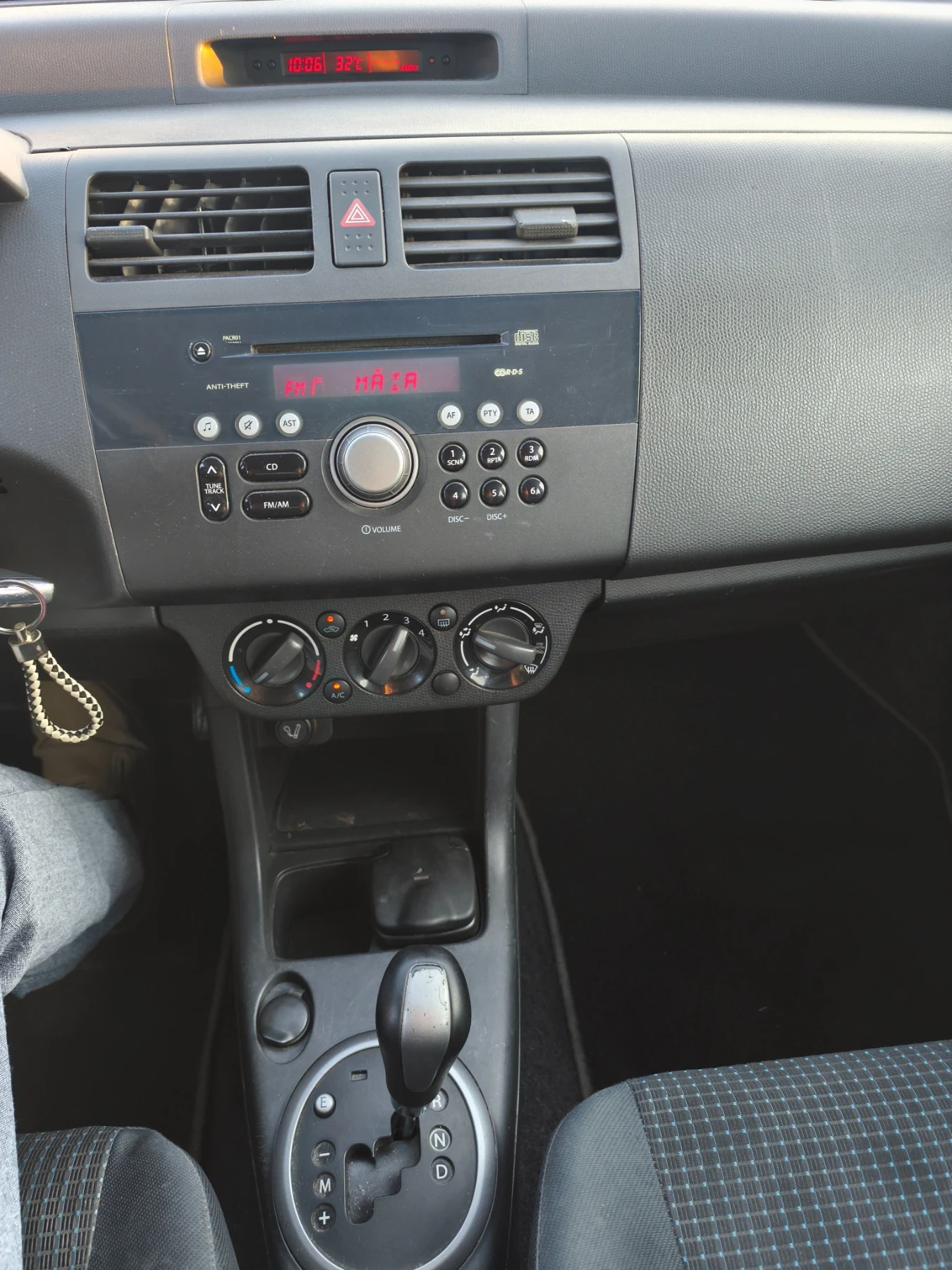 Suzuki Swift 1.3i, снимка 4 - Автомобили и джипове - 55249271