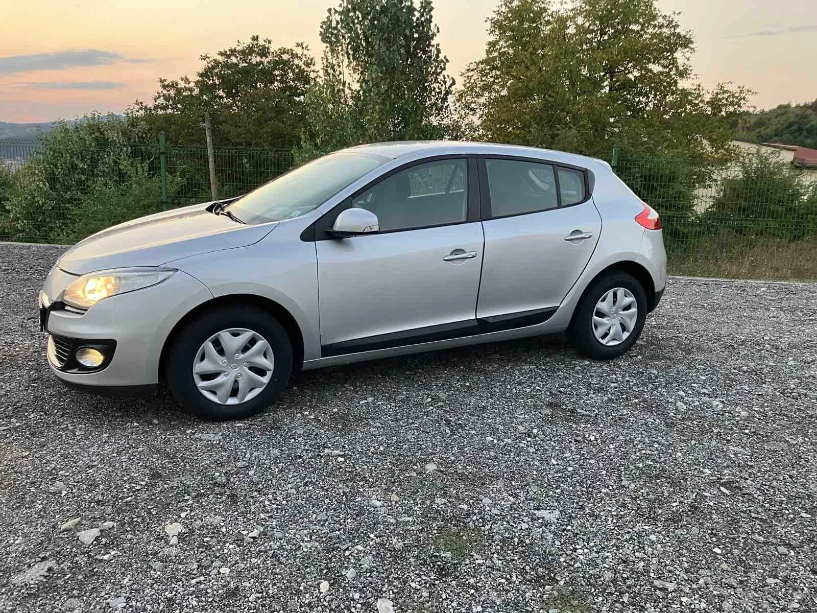 Renault Megane КУПЪВАНА НОВА ОТ БГ., снимка 2 - Автомобили и джипове - 56225881