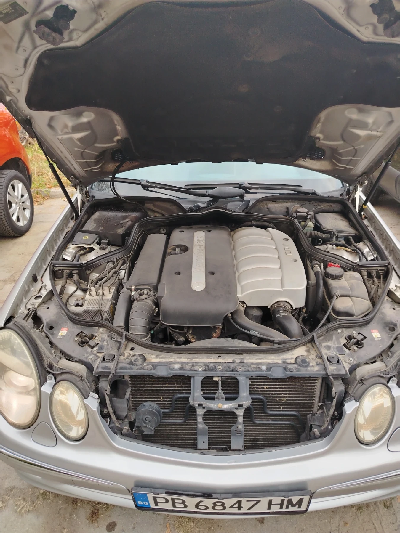 Mercedes-Benz E 270 2.7 CDI, снимка 4 - Автомобили и джипове - 56646985