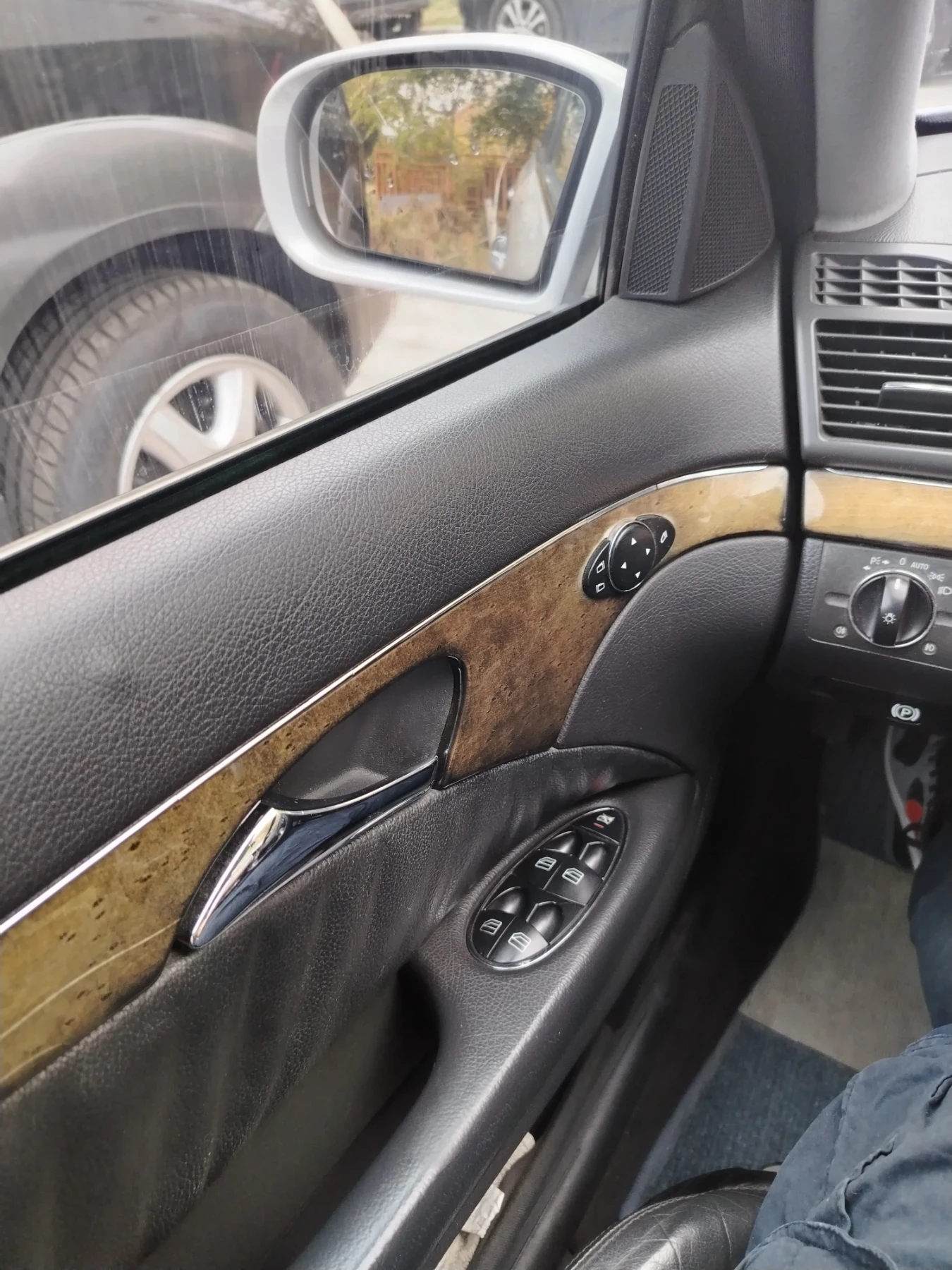Mercedes-Benz E 270 2.7 CDI, снимка 10 - Автомобили и джипове - 56646985