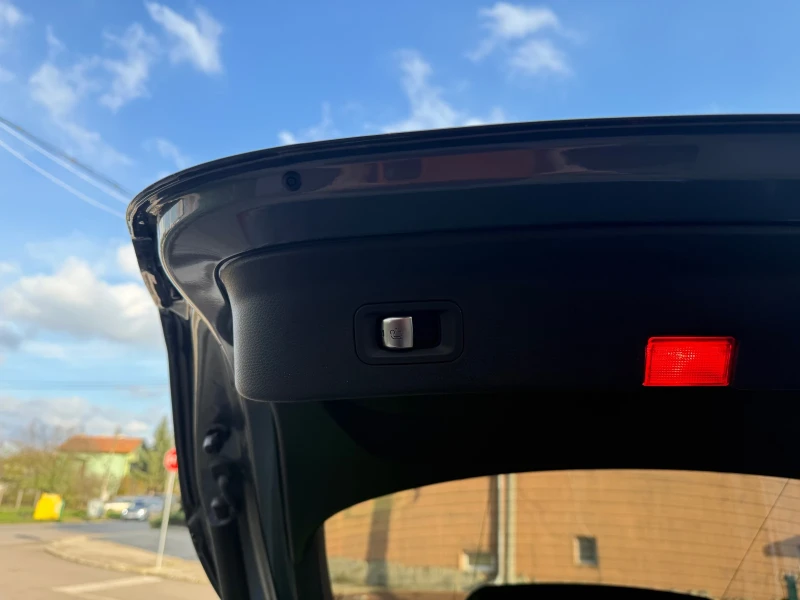 Mercedes-Benz GLC 300, снимка 16 - Автомобили и джипове - 52700871