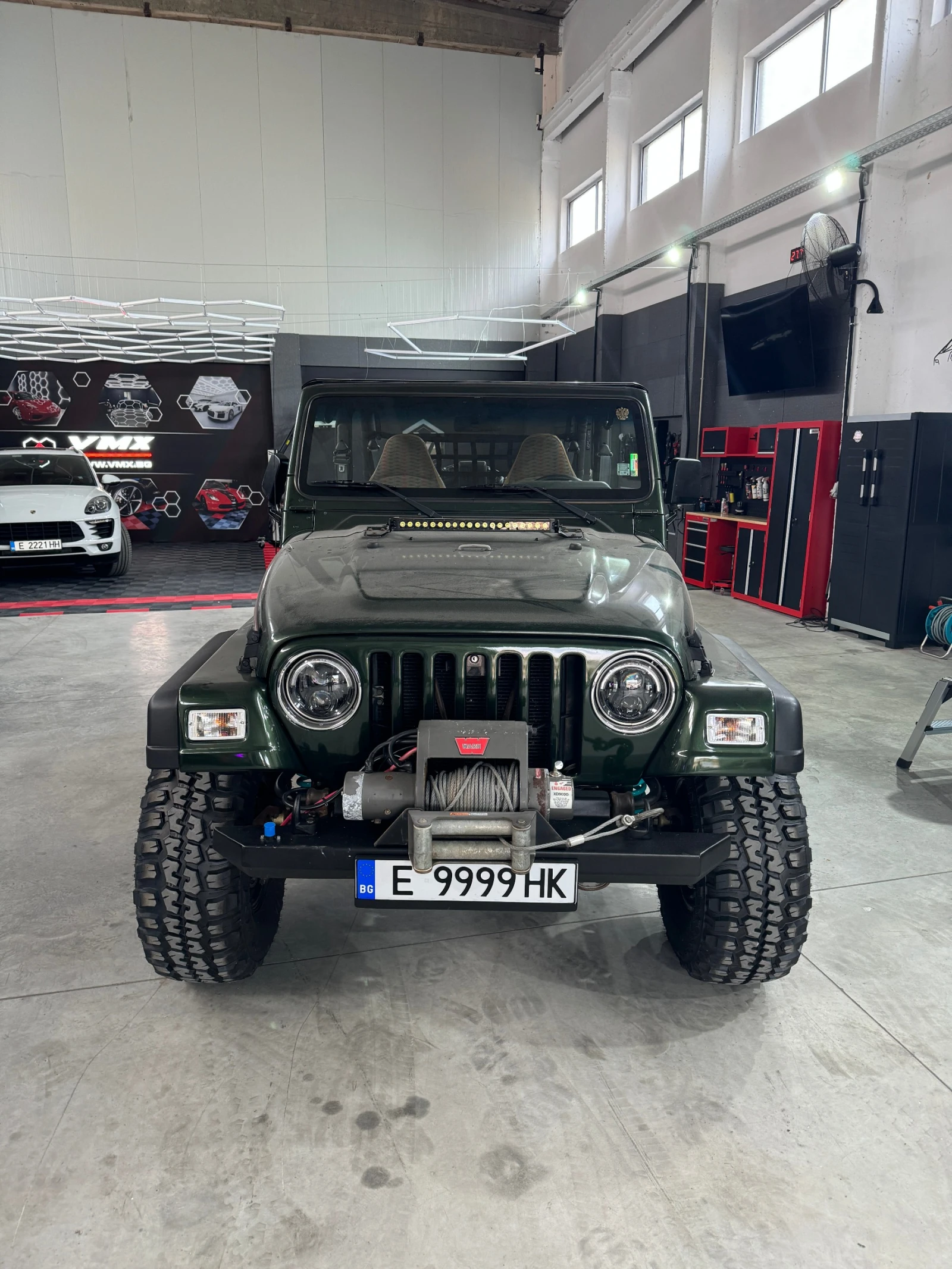 Jeep Wrangler 4.0L Sport - изображение 2