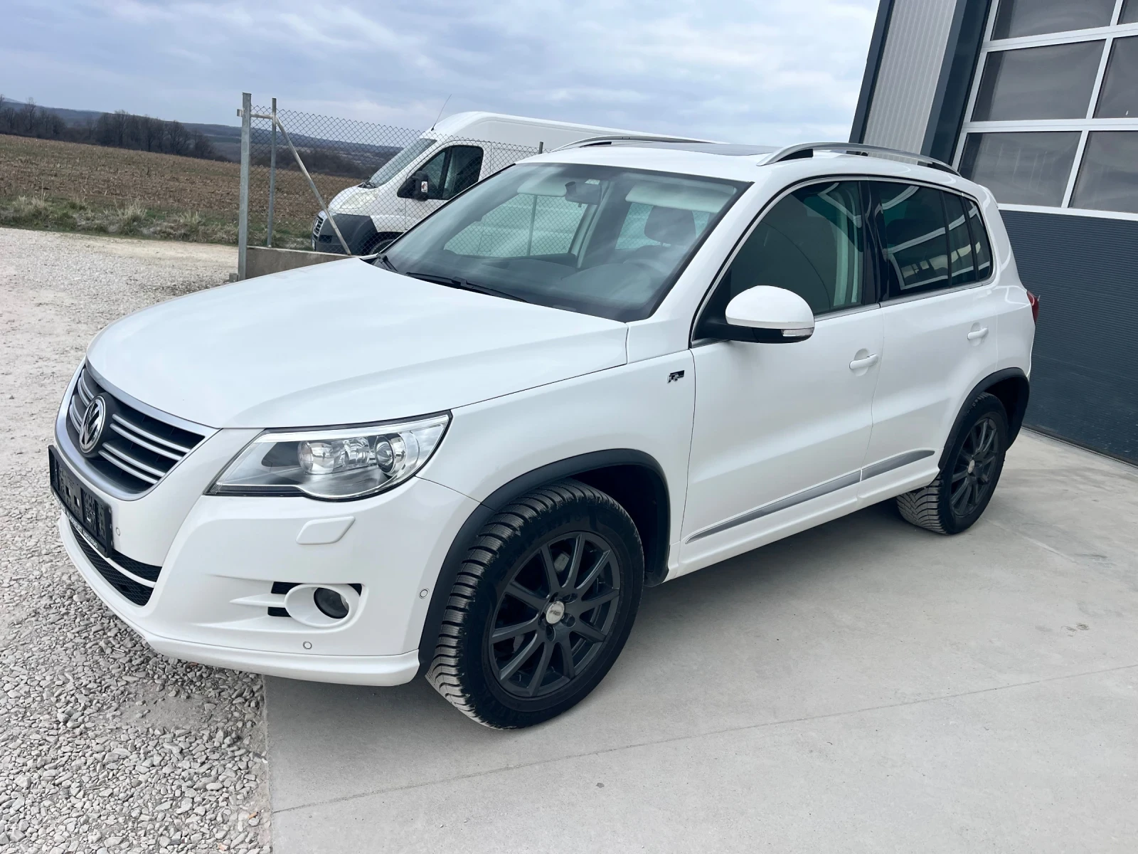 VW Tiguan R-Line, снимка 2 - Автомобили и джипове - 53894468
