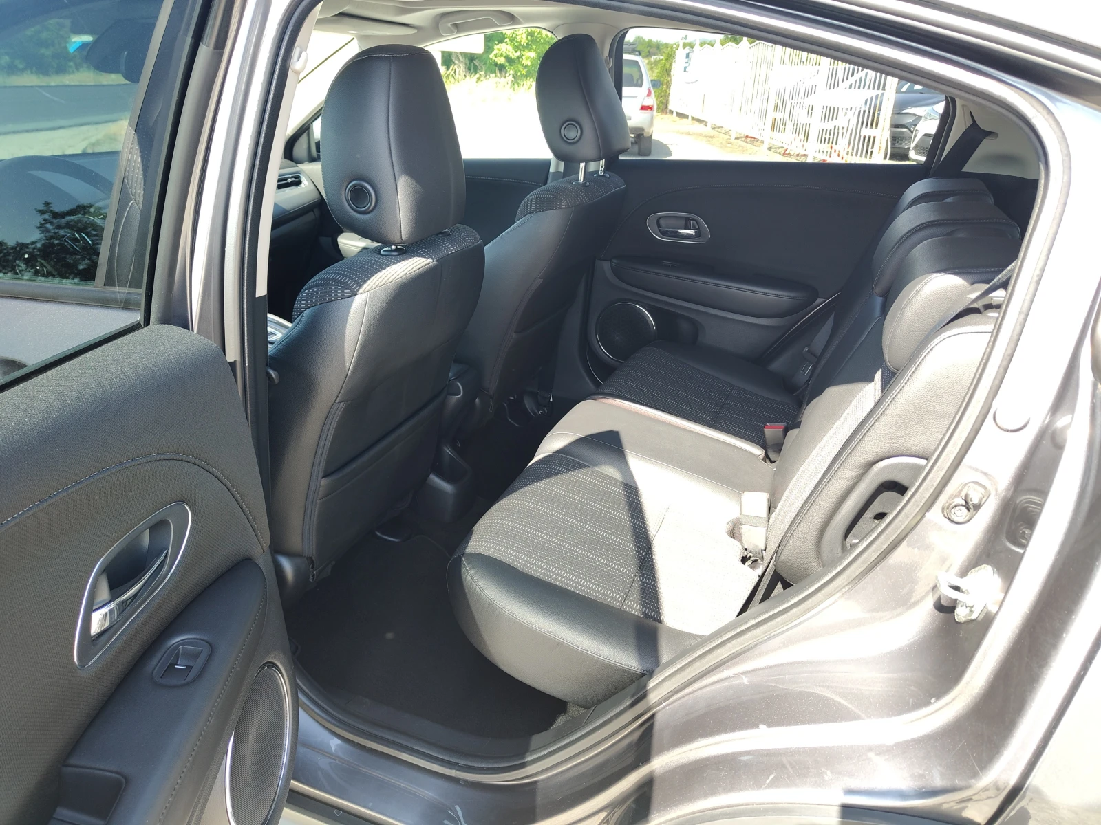 Honda Hr-v EXECUTIVE FUL PANORAMA KEYLES NAVI EURO 6B , снимка 8 - Автомобили и джипове - 54703413