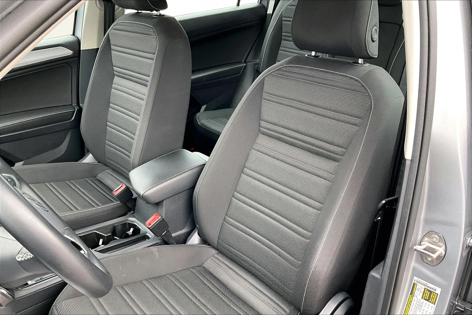VW Tiguan 4Motion* АвтоКредит* (ЦЕНА ДО БГ), снимка 13 - Автомобили и джипове - 55224629