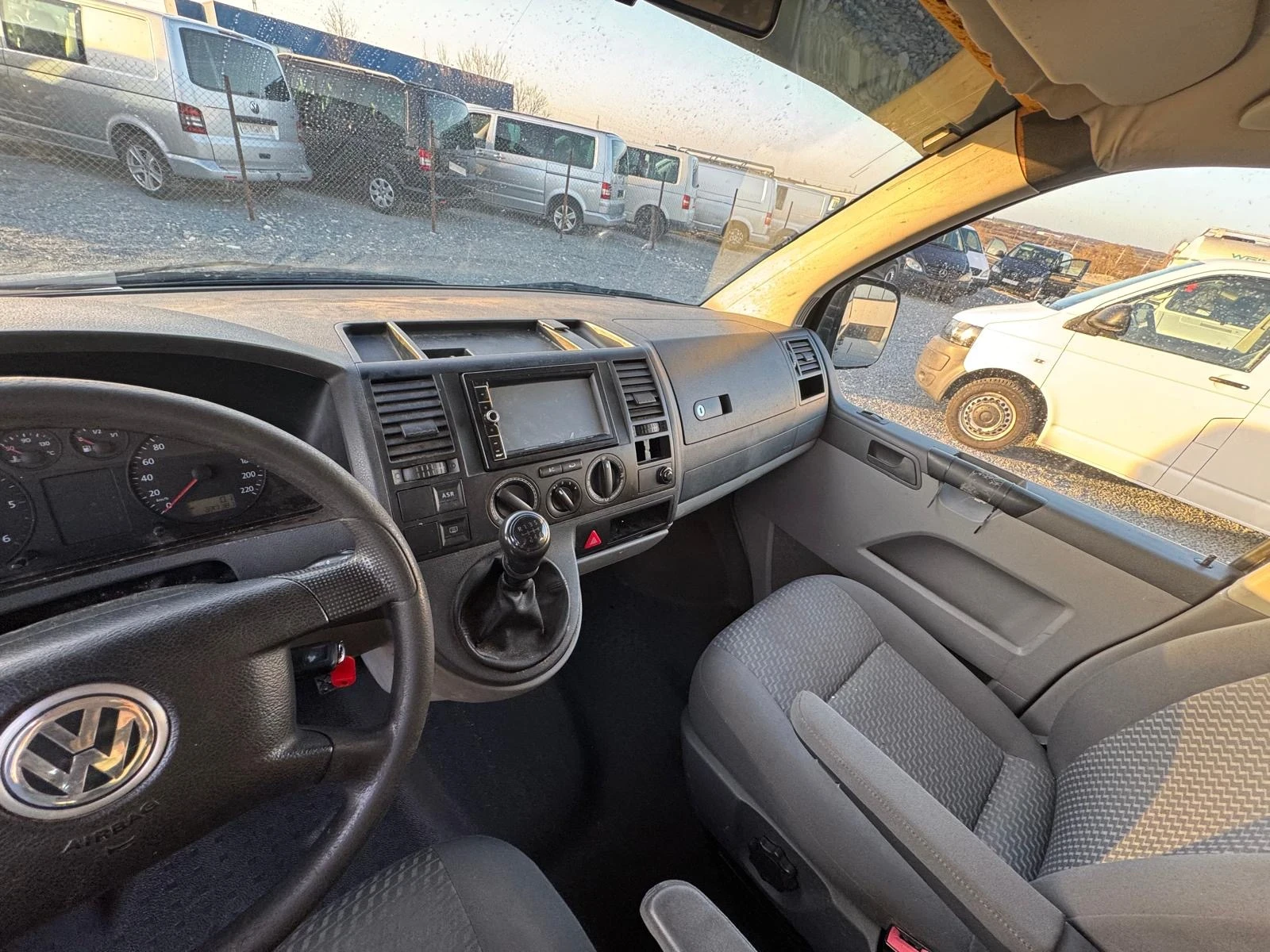 VW Transporter 2.5 TDI 131HP, снимка 11 - Бусове и автобуси - 54515356