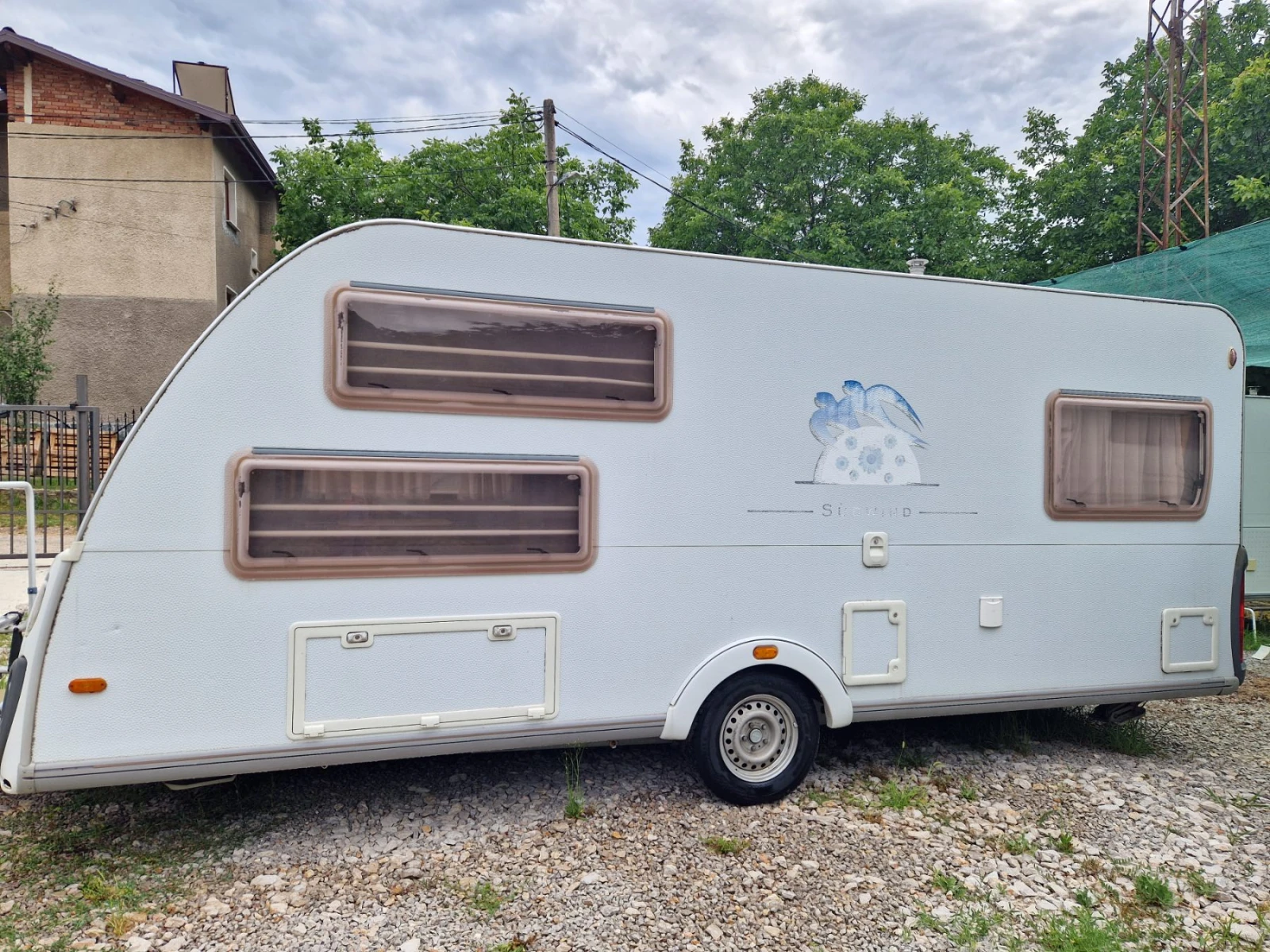 Каравана Knaus Sudwind 500 Швейцария, снимка 3 - Каравани и кемпери - 55207899