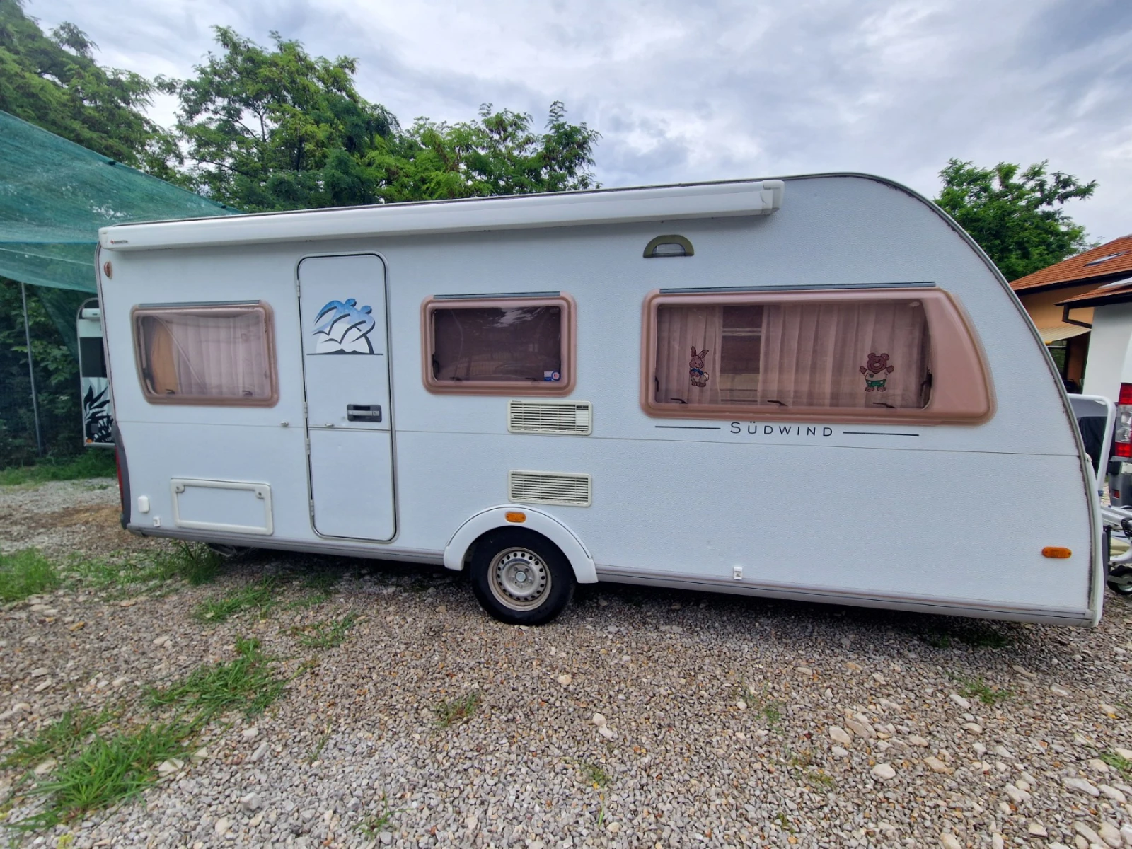 Каравана Knaus Sudwind 500 Швейцария, снимка 5 - Каравани и кемпери - 55207899